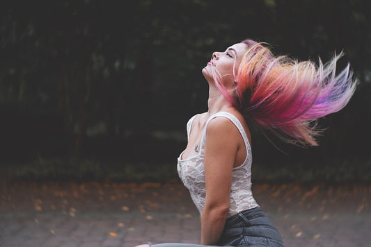 Guida completa su come trattare al meglio i tuoi capelli